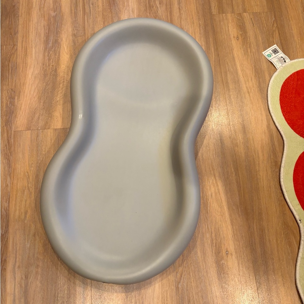 Keekaroo Light Gray Peanut Shaped Rubber Changing Pad